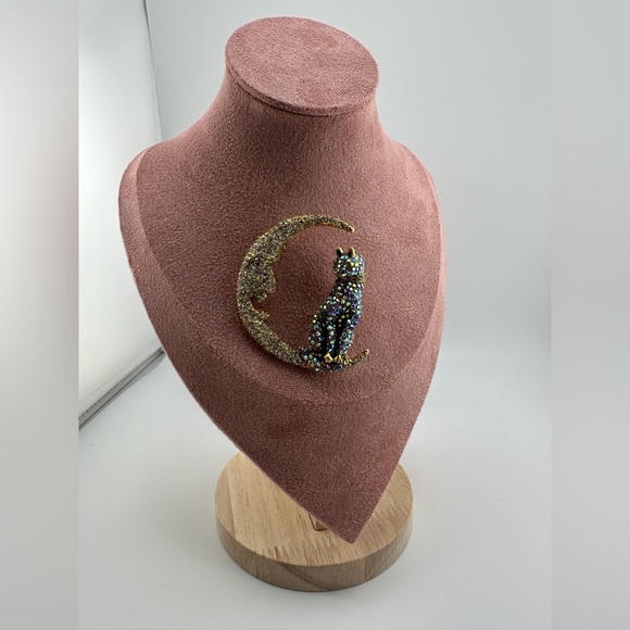 Moon Cat Crystal Gold Brooch - Picture 3 of 3